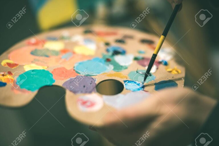 Cómo mezclar colores en la pintura acrílica